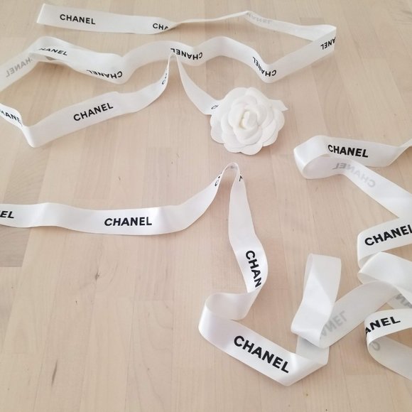 Chanel Ribbon with Camellia flowers - Picture 3 of 3